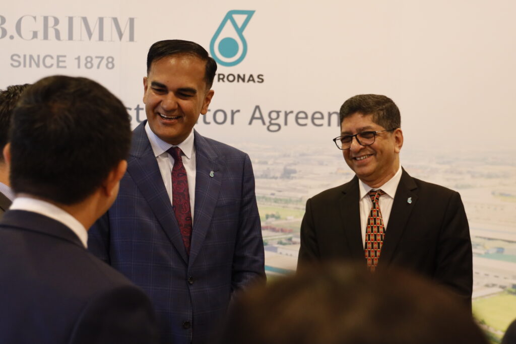 B.Grimm Technologies｜Partner Distributor Agreement｜Representatives from B.Grimm and Petronas Lubricant International signed the agreement - photo3