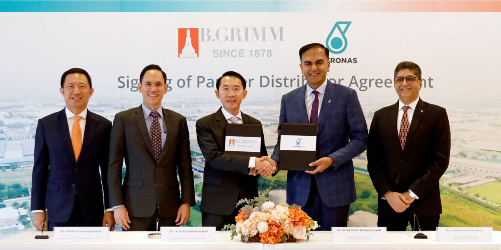 B.Grimm Technologies｜Partner Distributor Agreement｜Representatives from B.Grimm and Petronas Lubricant International signed the agreement - photo2